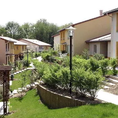 Апарт-отель Garden & Lyon - 3*